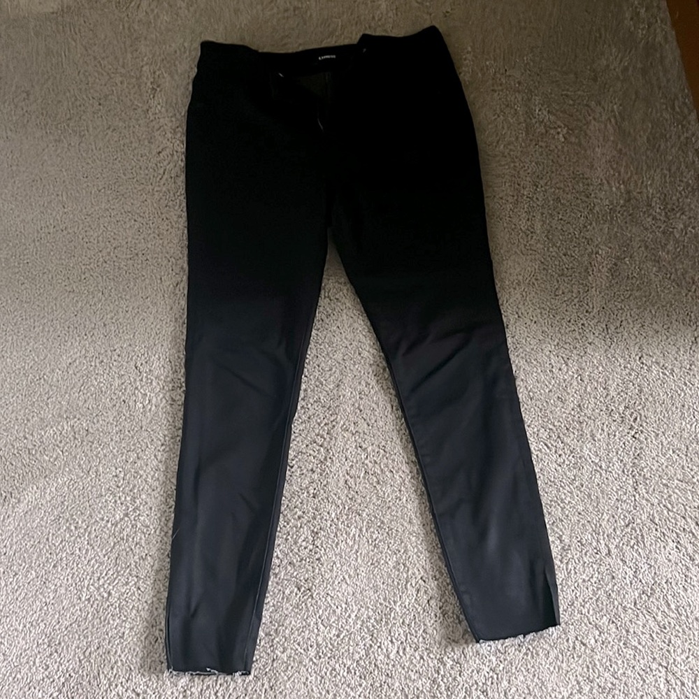 Express raw hemmed skinny jean/pant; size 0 Short.